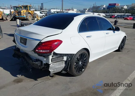 2015 Mercedes-Benz C 300 Sport из США, поврежденный, VIN 55SWF4JB1FU077131